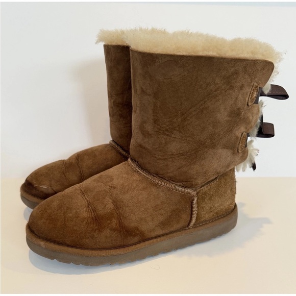 UGG Women's Chestnut Brown Bailey Bow II Short Sheepskin Boots  Size 5 - Picture 2 of 8